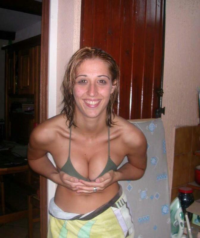 15P Amateur housewife shows tits and cunt