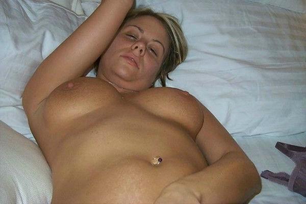15P Amateur housewife shows tits and cunt