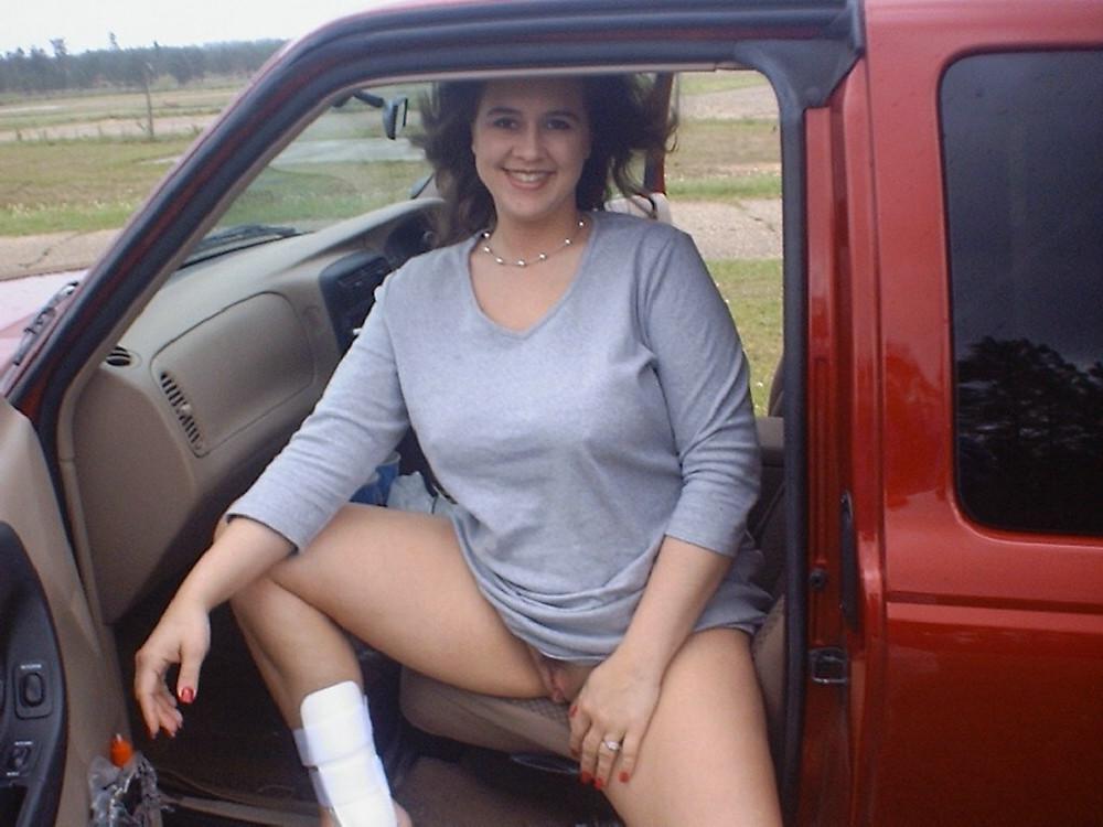 15P Amateur housewife shows tits and cunt