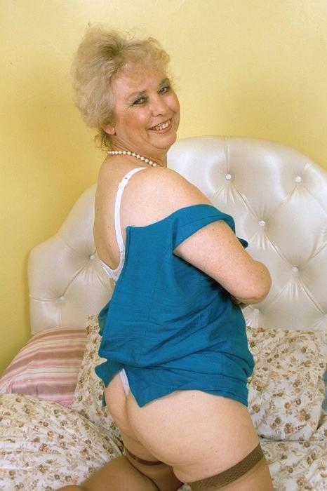 16P Granny spreads big pussy lips