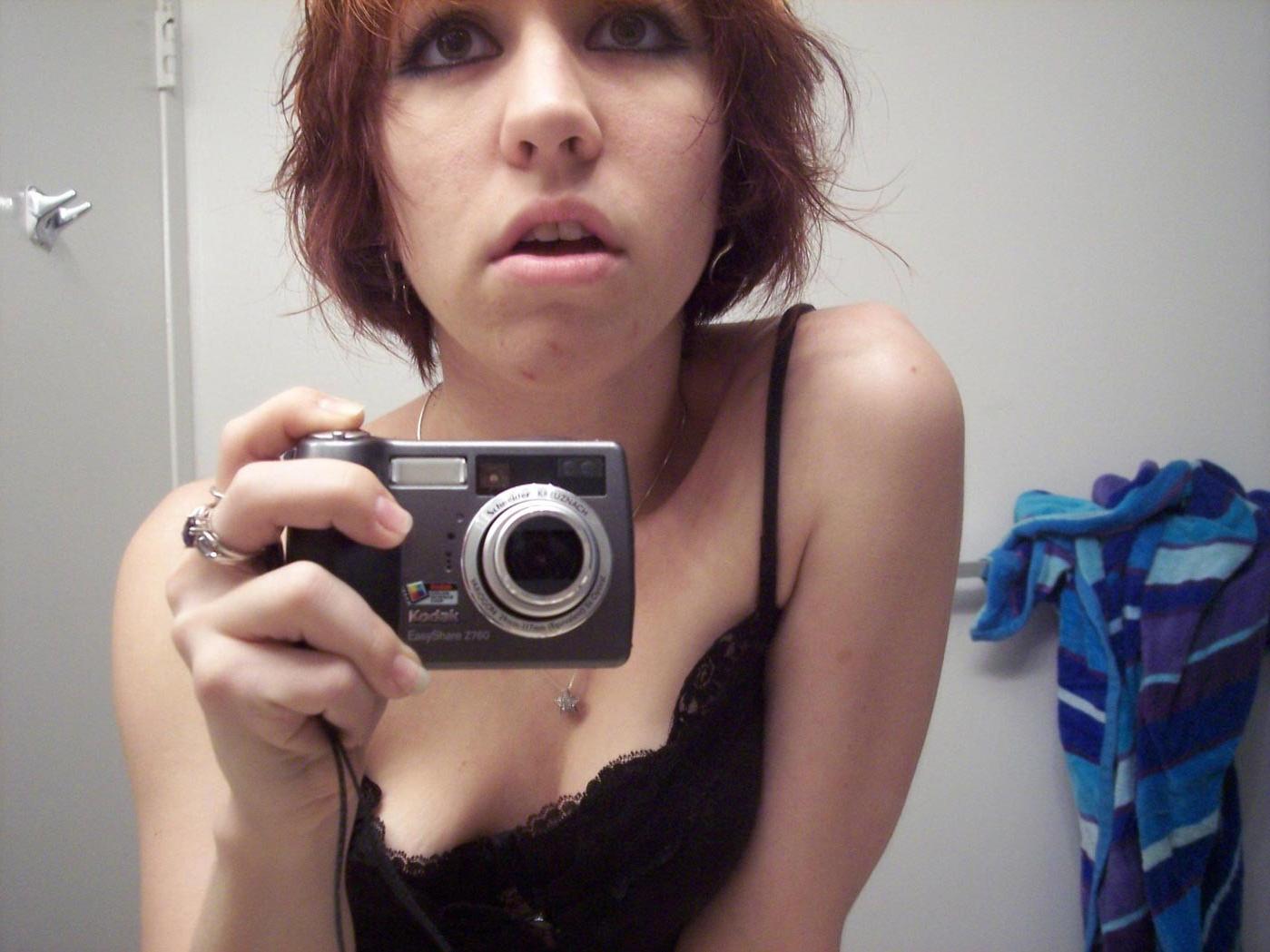 20P Amateur girlfriend sucks cock at home