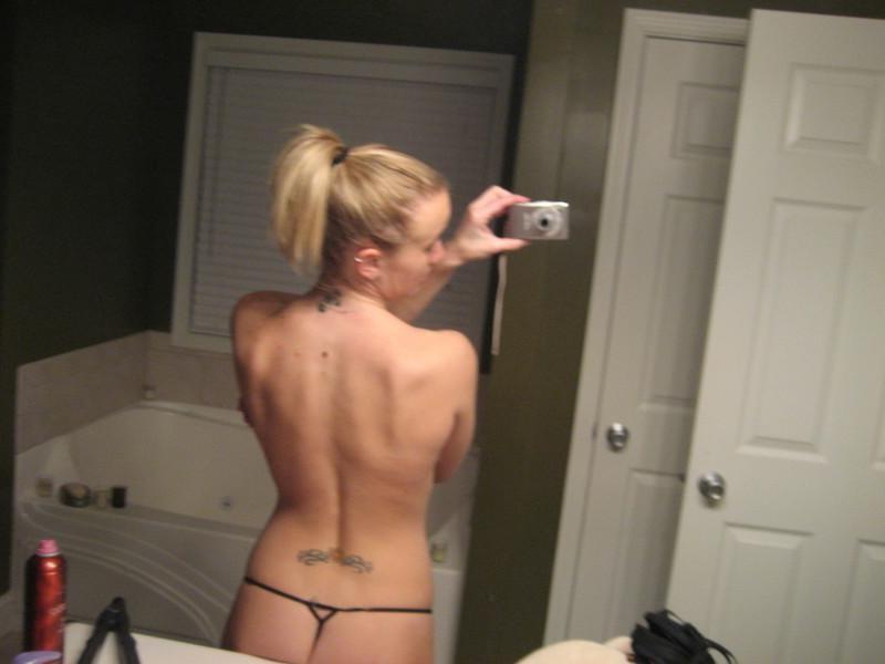 20P Amateur girlfriend posing naked and sucking cock at home