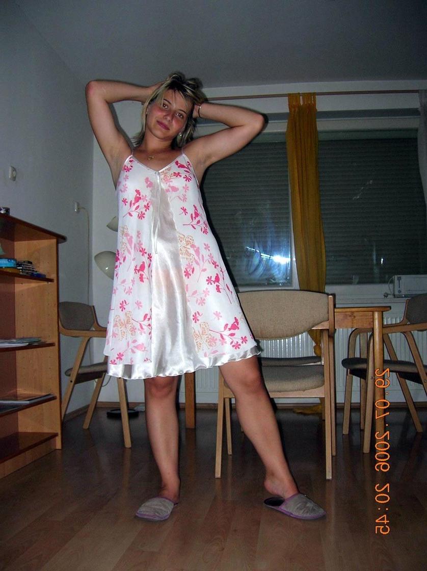 20P Amateur girlfriend sucking a chocolate cock on hollidays