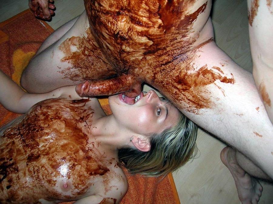 20P Amateur girlfriend sucking a chocolate cock on hollidays