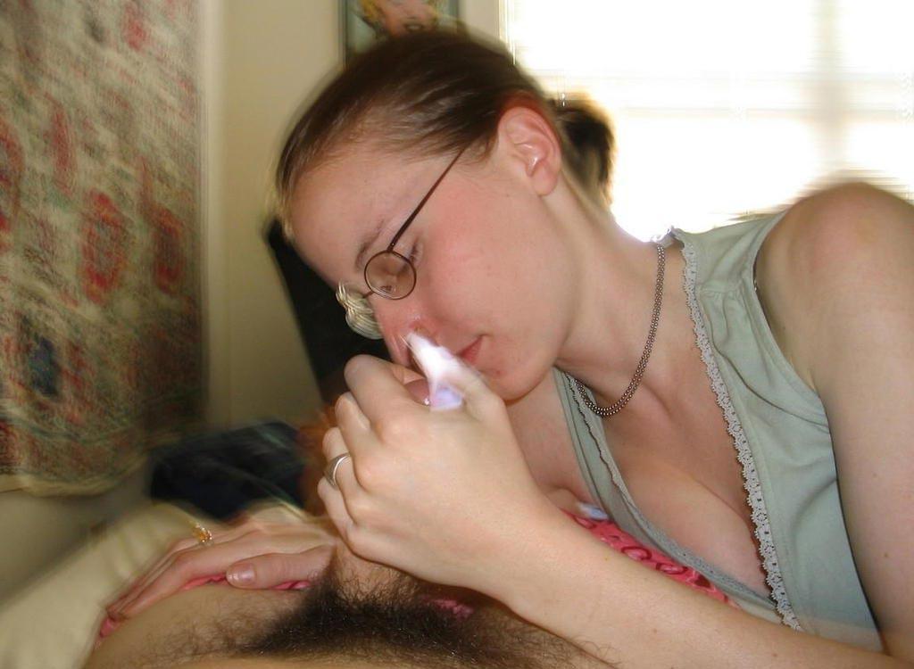 20P Amateur brunette girlfriend nude and sucking cock