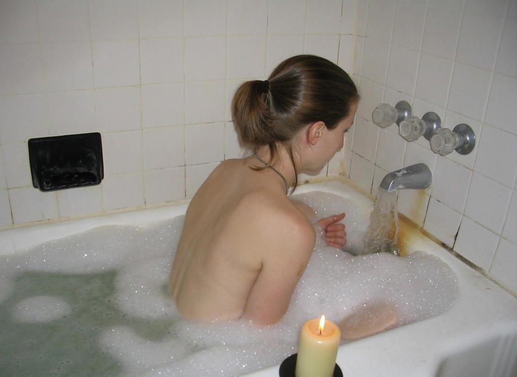20P Amateur brunette girlfriend nude and sucking cock