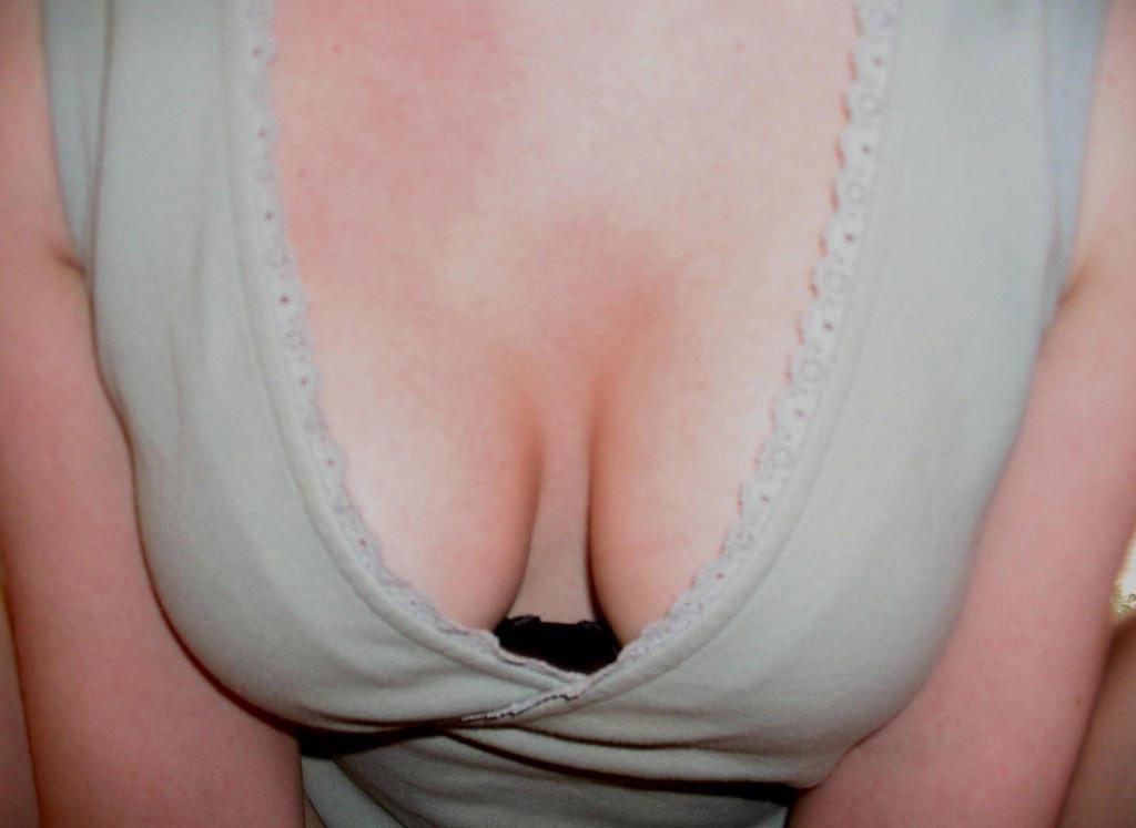 20P Amateur brunette girlfriend nude and sucking cock
