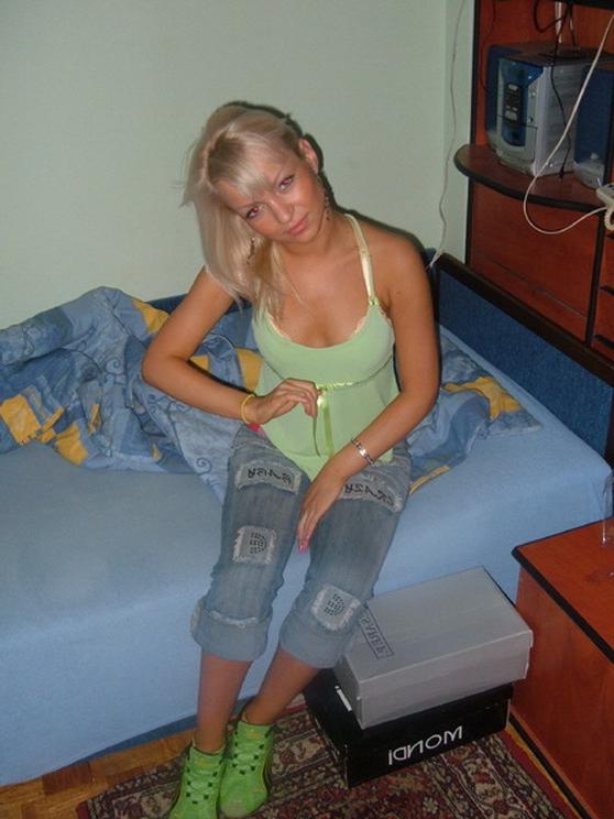 20P Amateur blonde girlfriend sucking cock at home