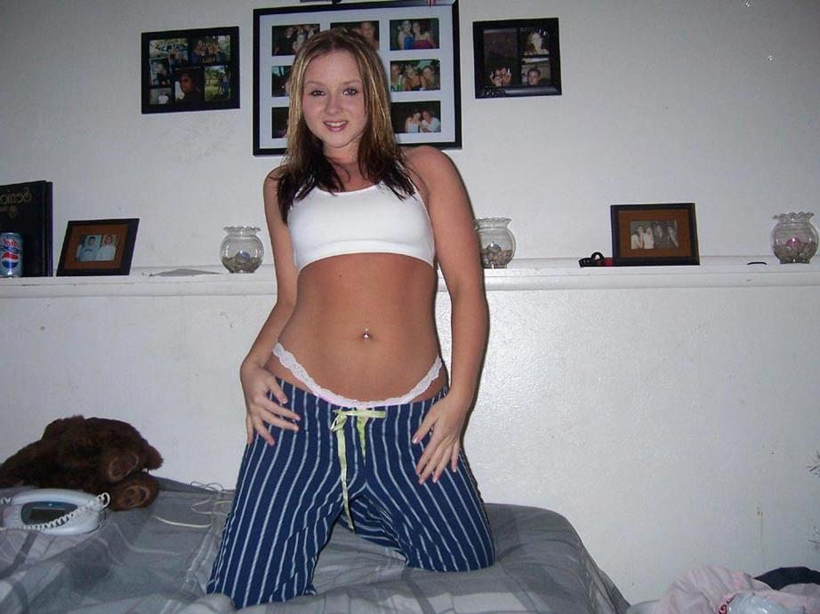 20P amateur blonde girlfriend sucking cock at home