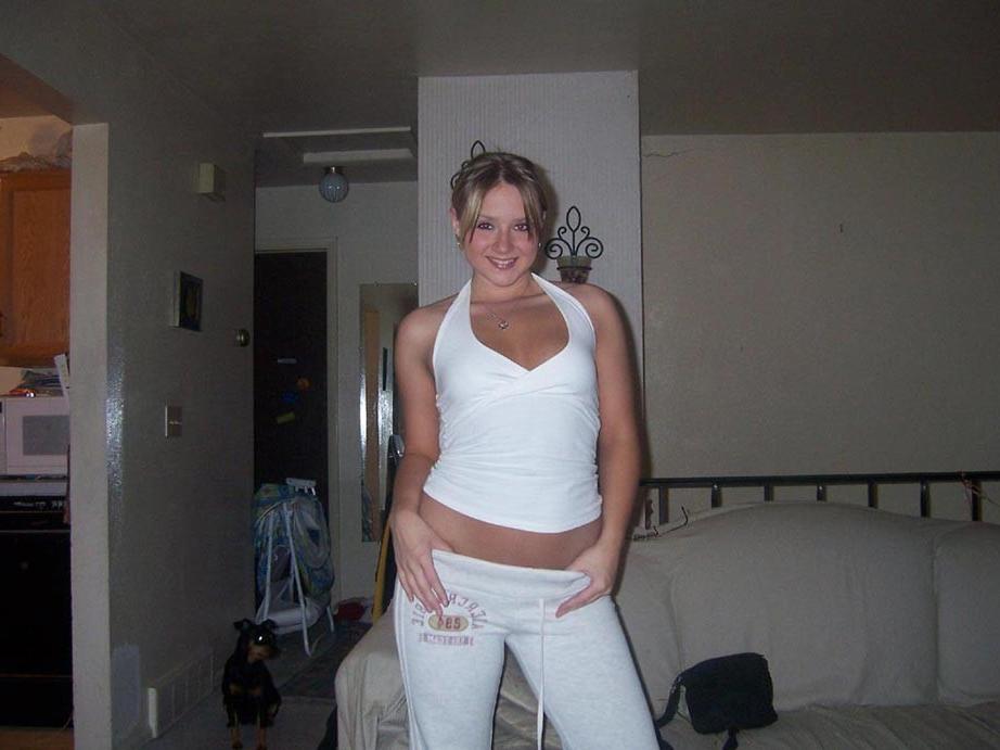 20P amateur blonde girlfriend sucking cock at home