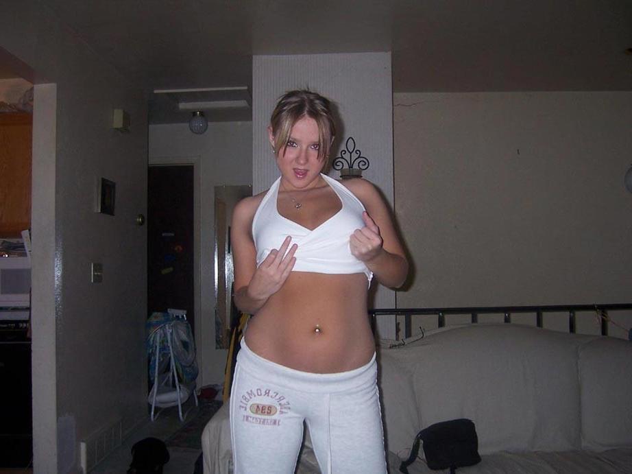 20P amateur blonde girlfriend sucking cock at home