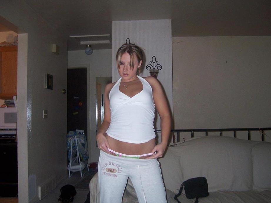 20P amateur blonde girlfriend sucking cock at home