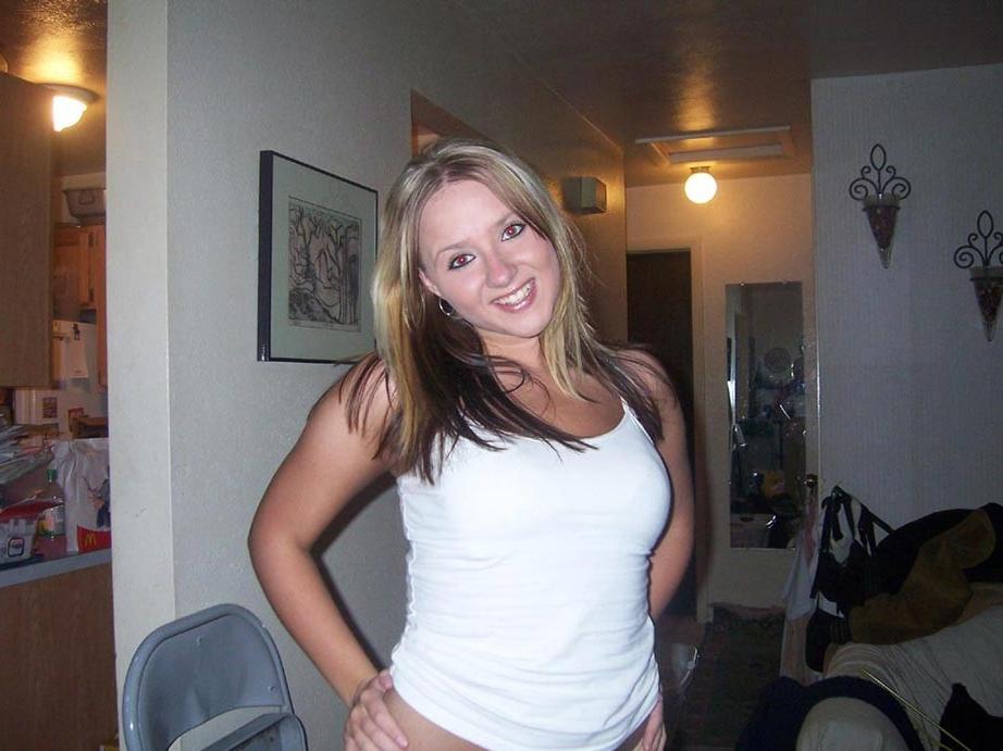 20P amateur blonde girlfriend sucking cock at home