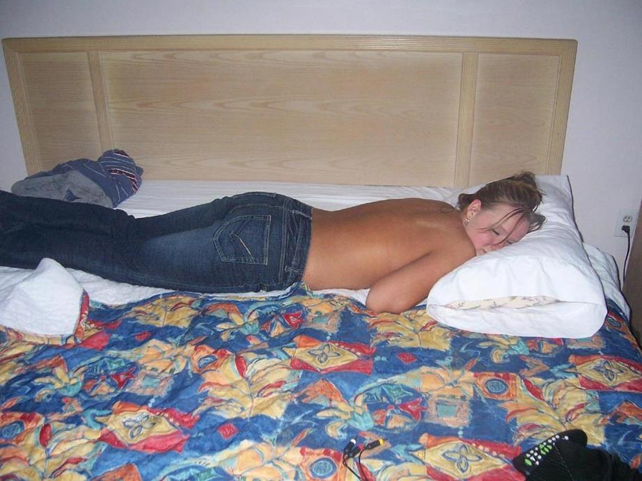 20P amateur blonde girlfriend sucking cock at home