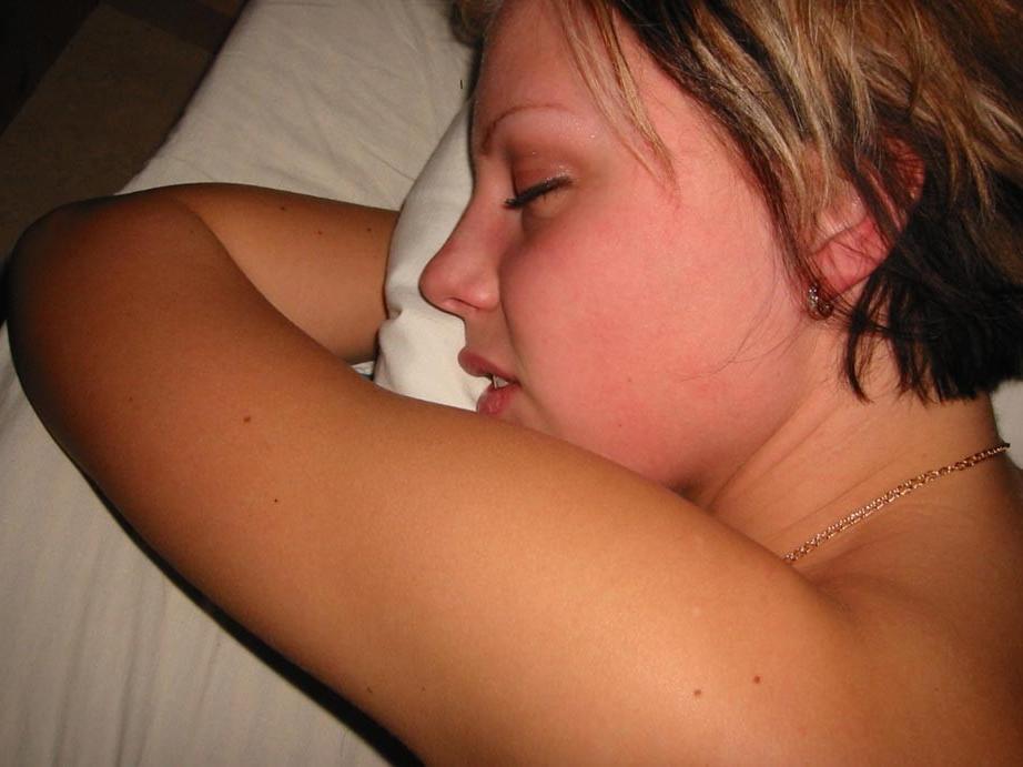 20P Amateur girlfriend posing and sucking a huge cock