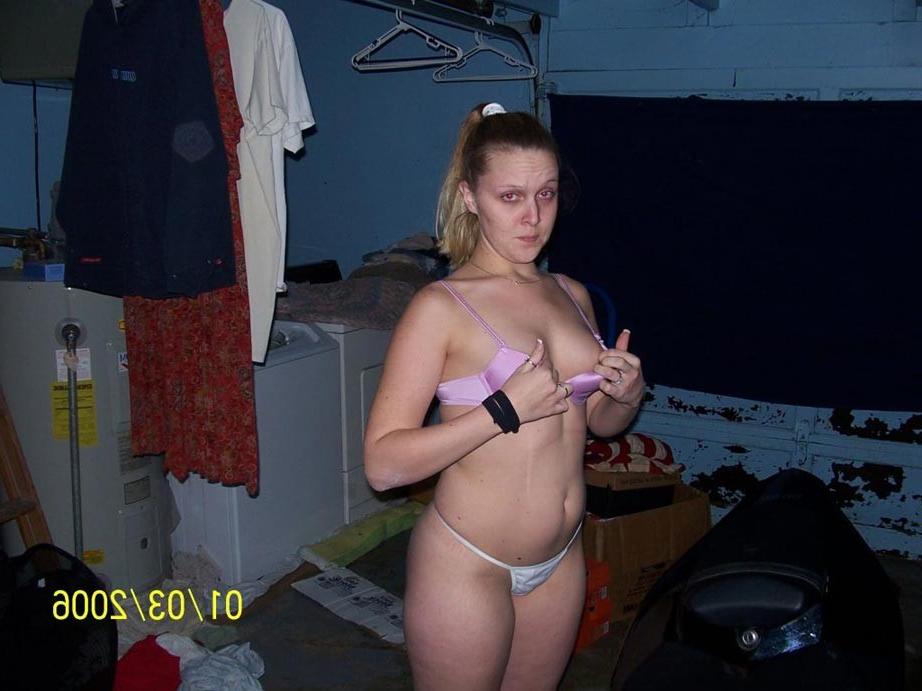 20P Amateur blonde girlfriend sucking cock at home