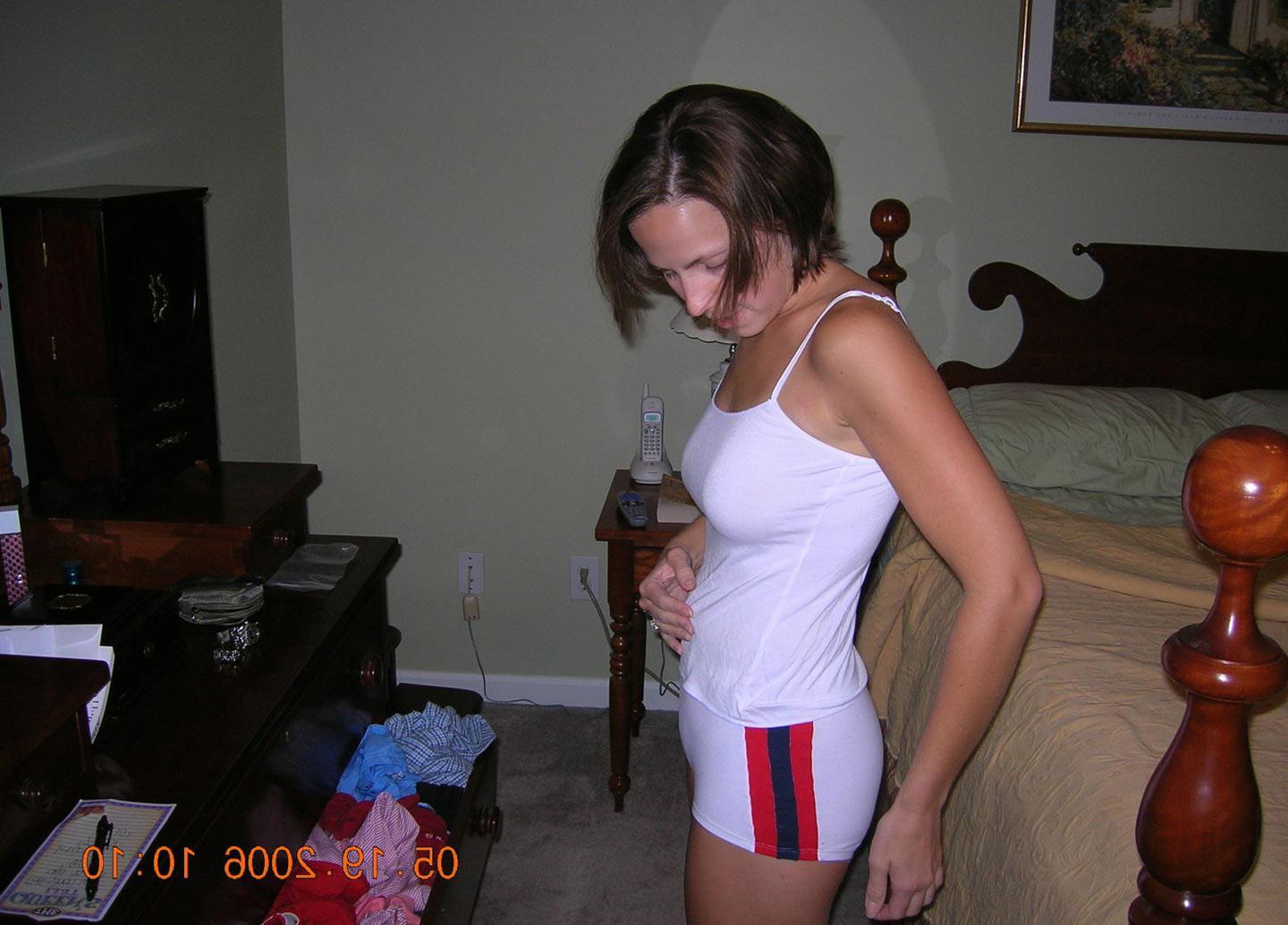 20P Amateur couple fucking in a motel room
