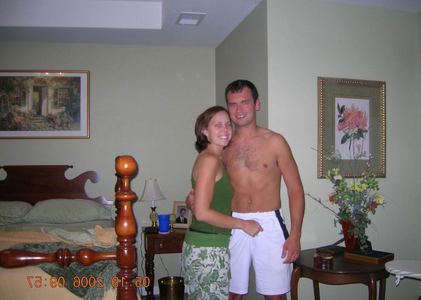 20P Amateur couple fucking in a motel room