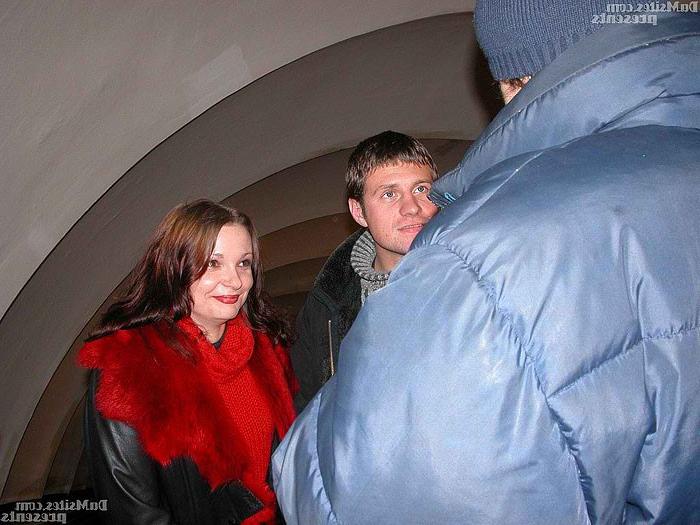 16P We met this sexy milf on the subway. When we started seducing her, she turned ou