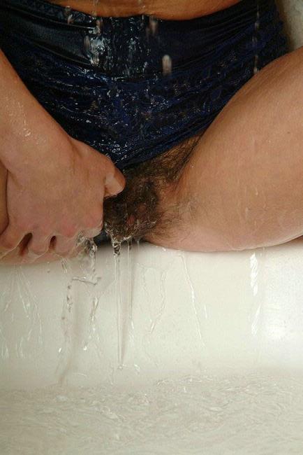 15P Milf in shower masturbating