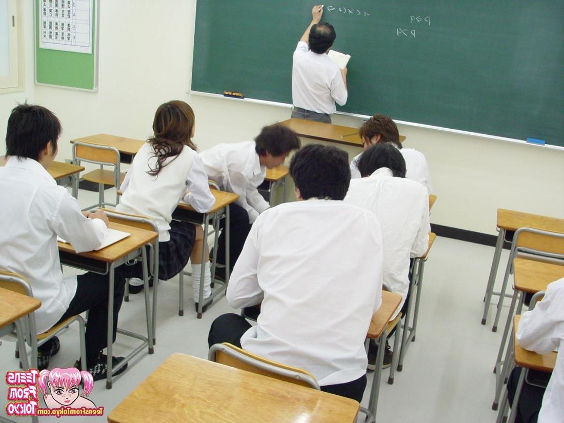16P Japanese schoolgirl