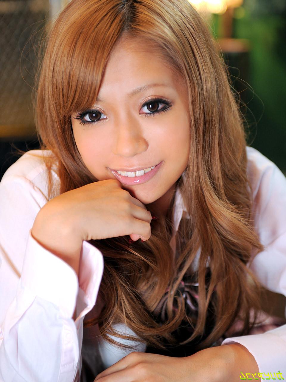 11P Sexy Japanese Schoolgirl