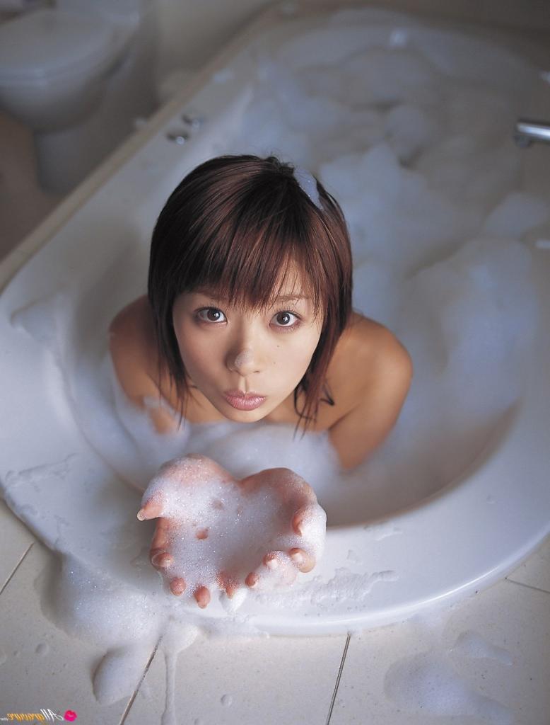 16P Busty japanese gravure idol model posing in lingerie