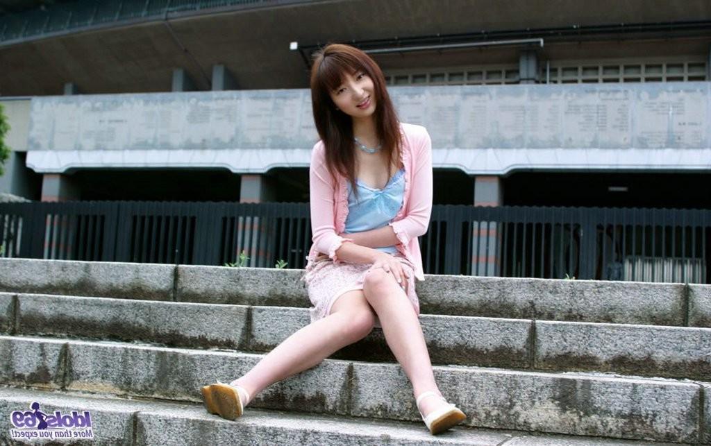 15P Hot japanese idol wannabe flashes her panties then her pussy