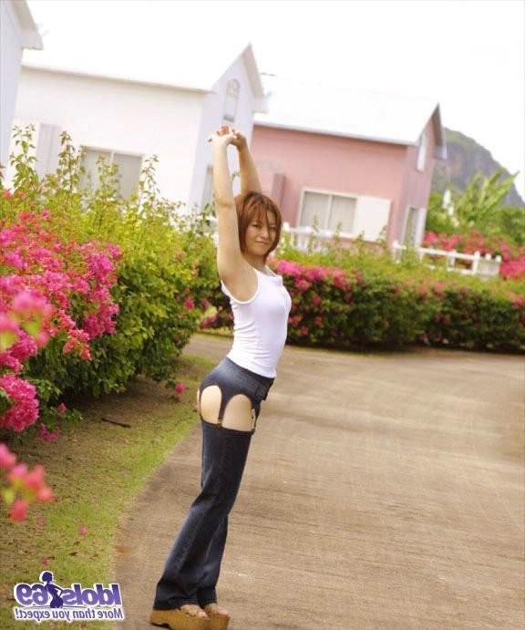 15P Candids sexy pics of Japanese teen topless outside