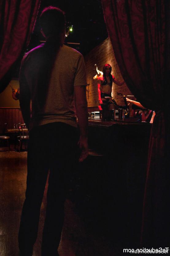 15P Hot Ts Honey Foxxx seduces a groom to be in the champagne room. When he can't pa