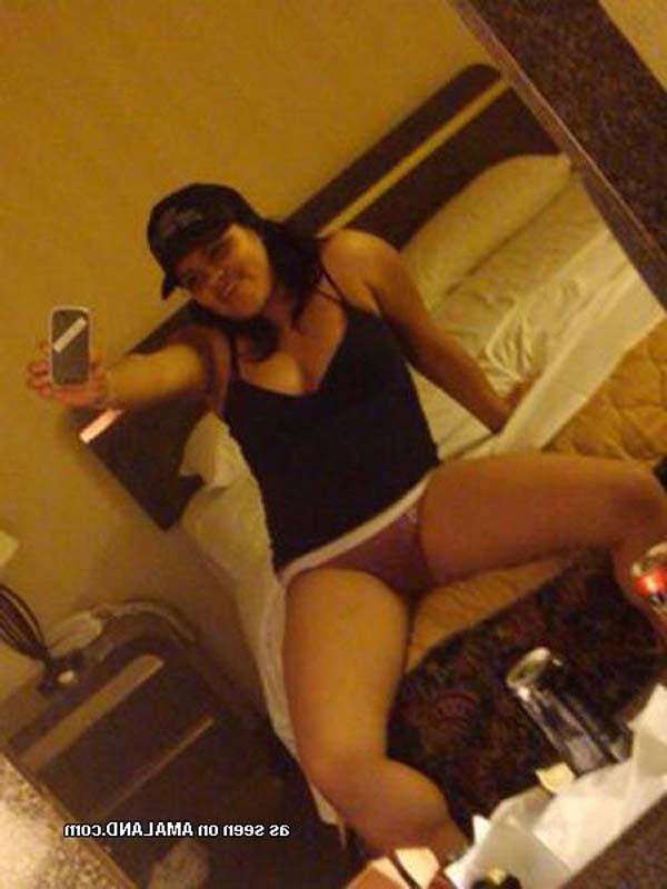 15P Collection of a Mexican babe's various selfpics