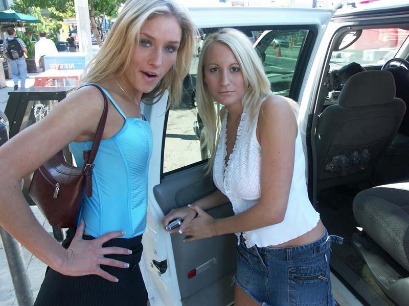 16P Hot blonde lesbian girls on strapon fucking