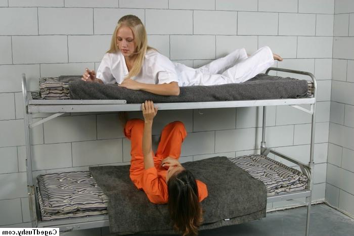 16P two lesbian babes licking ass in prison