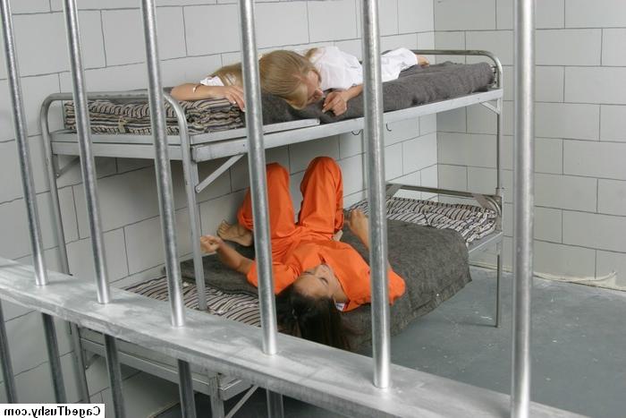 16P two lesbian babes licking ass in prison