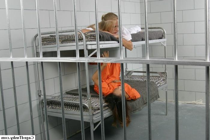 16P two lesbian babes licking ass in prison