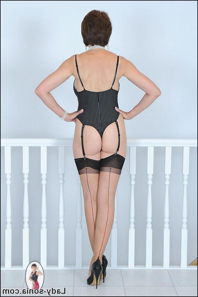 15P Seamed nylons milf