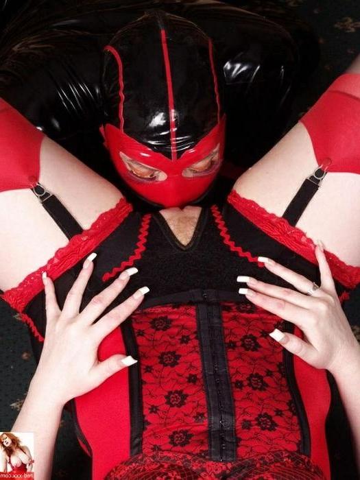 16P Red Facesitting On Rubber Masked Slave