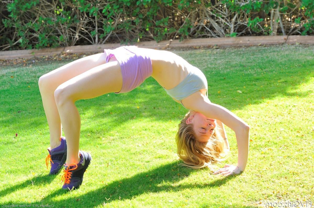 15P Skinny redhead teen Bethany playing naked outdoors and toying pink