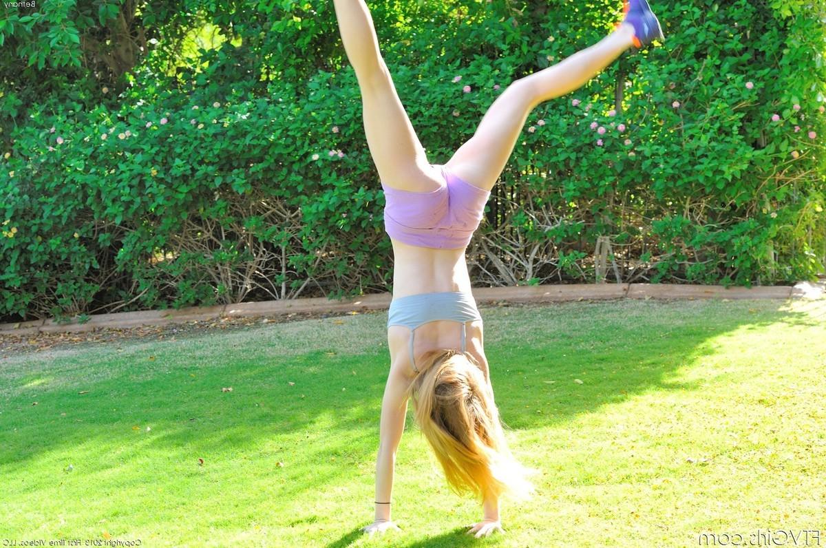 15P Skinny redhead teen Bethany playing naked outdoors and toying pink