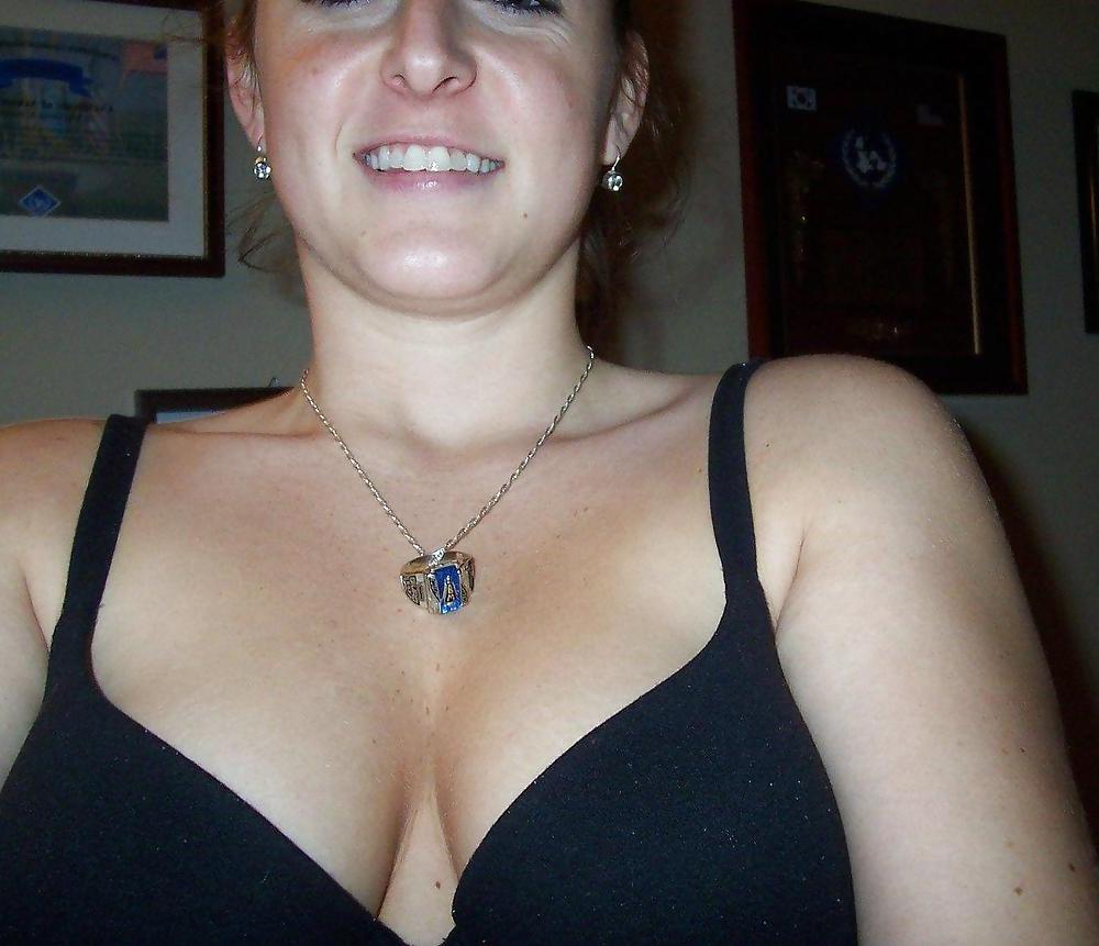 25P SEXY JUGENDLICHE FREUNDIN ZEIGT AN