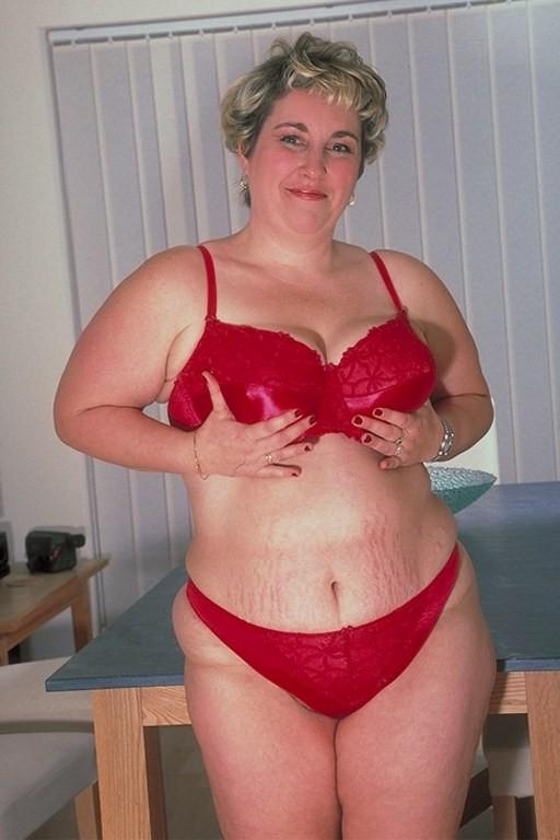20P Horny chubby mature loves to tease while spreding her twat