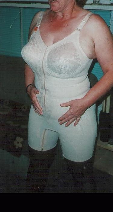 12P Mieder - Girdle 005