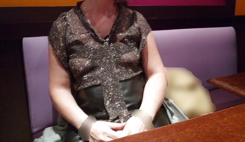 6P Exhib dans un bar Flashing in bar