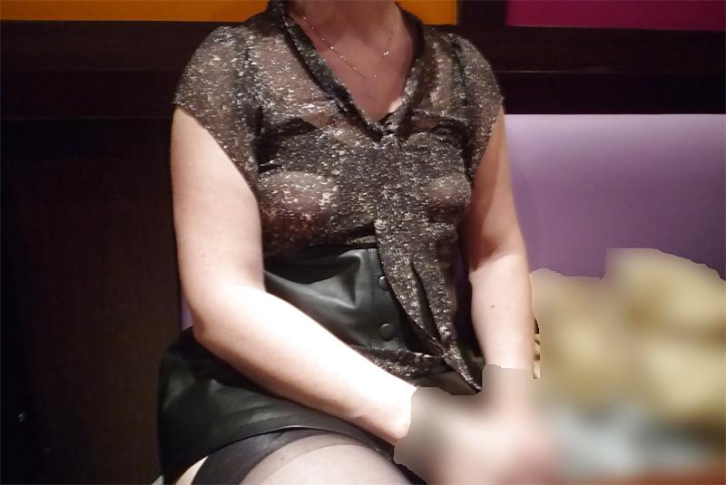 6P Exhib dans un bar Flashing in bar