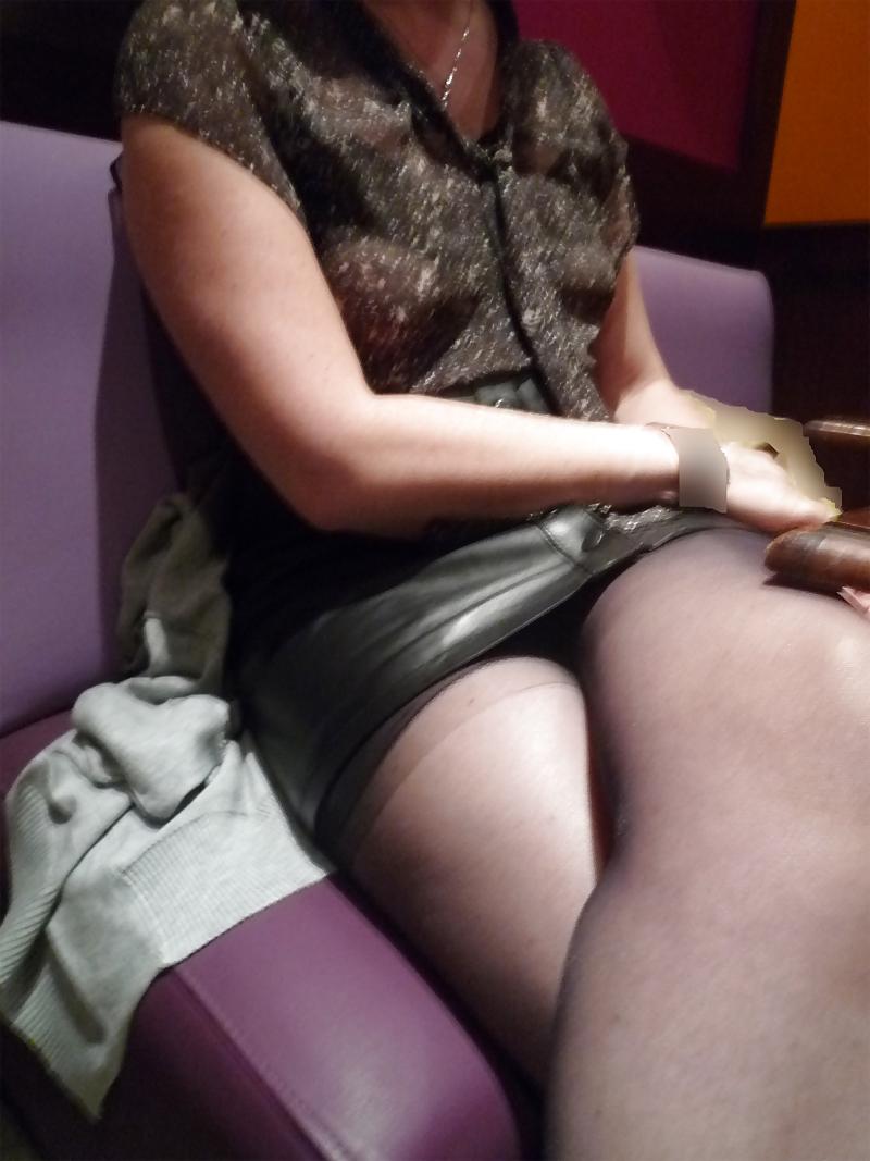 6P Exhib dans un bar Flashing in bar