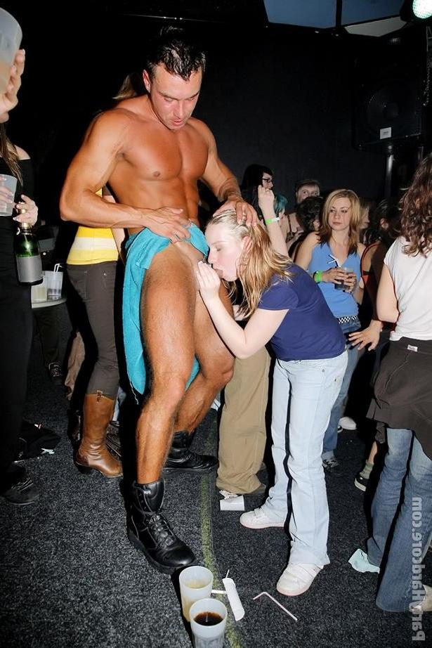 19P Male strippers banging ordinary chicks at wild club night