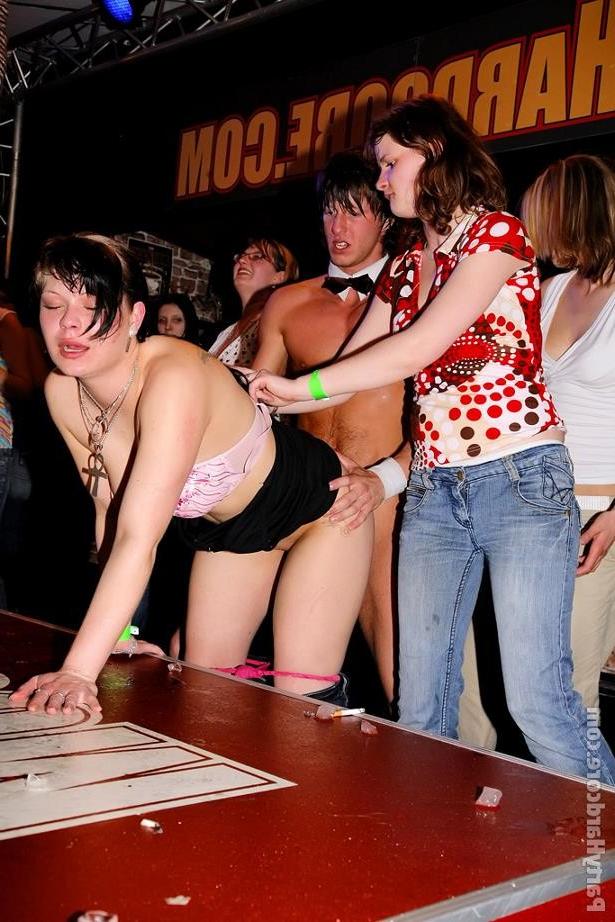 19P Male strippers banging ordinary chicks at wild club night