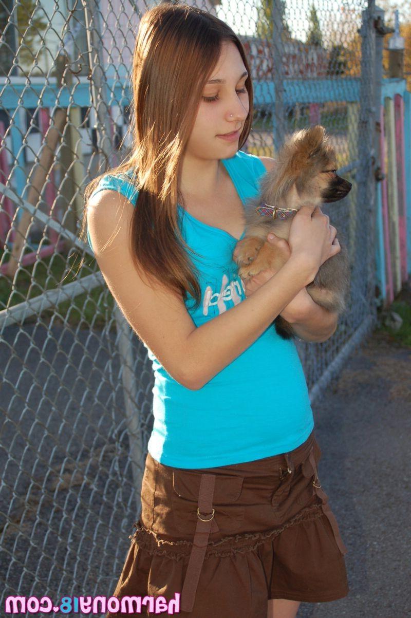 16P Pretty teen brunette shows pussy and tits in the public place