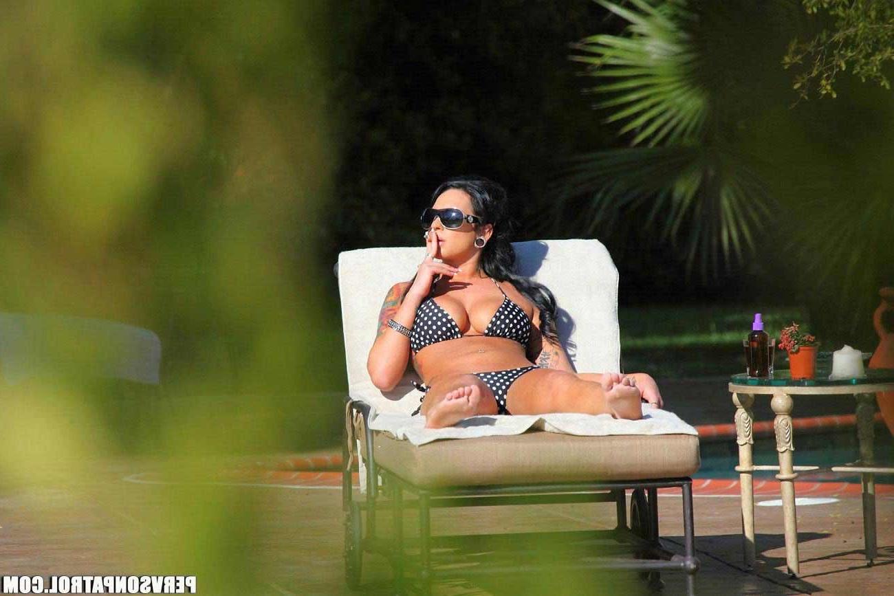 14P Delicious big tits brunette babe in bikini fucking outdoors