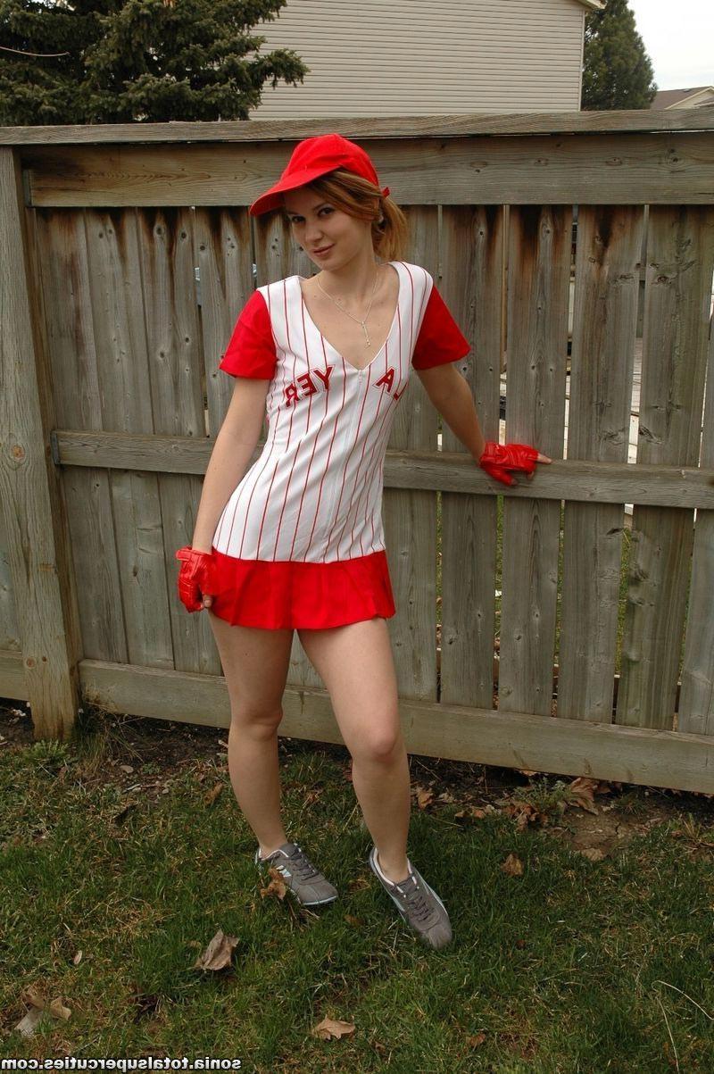 16P Skinny ball player